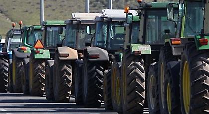 Αποφασισμένοι να κόψουν την Ελλάδα στα δύο οι αγρότες