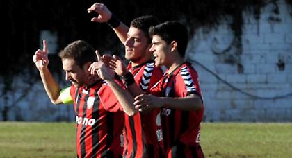 Ανακοίνωσε τρεις…