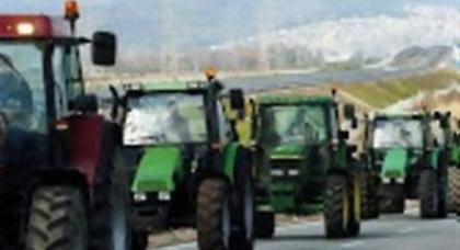 «Κλεφτοπόλεμος» αγροτών με την αστυνομία