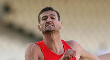 Αψηφά τις ενοχλήσεις…