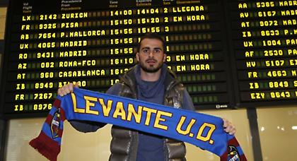 Ο Βύντρα ποζάρει με κασκόλ!