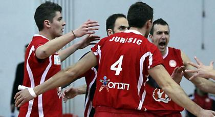 Ξανά... θρίλερ «αιωνίων» με «ερυθρόλευκη» κατάληξη