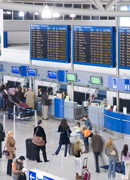 Υποχρεωμένες οι αεροπορικές εταιρείες να αποζημιώνουν όταν ματαιώνονται πτήσεις