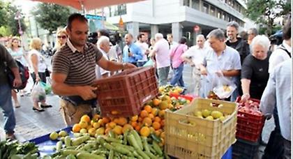 Εστησαν λαϊκή έξω από το υπ. Αγροτικής Ανάπτυξης