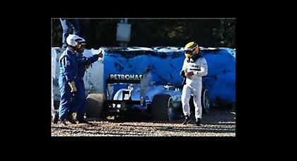 Πρόβλημα στα φρένα η Mercedes