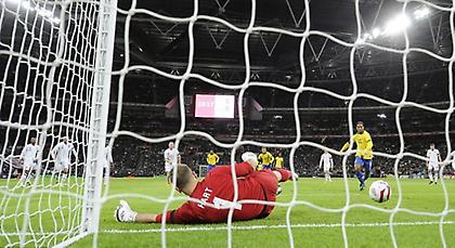 «Όχι» και πάλι «όχι» σε Ροναλντίνιο (video)