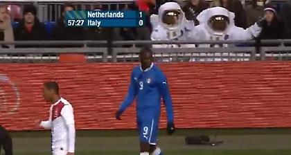 Ο Μπαλοτέλι και οι… αστροναύτες (video)