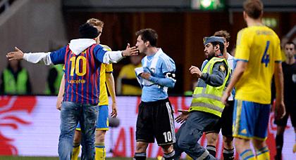 Σεσημασμένος ο… εισβολέας (video)