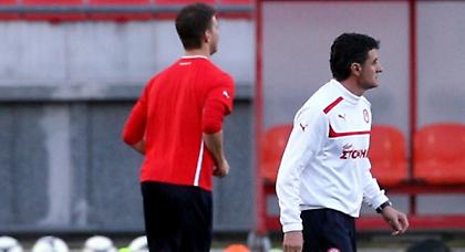 Αντί να φυλάξει τον πισινό του…