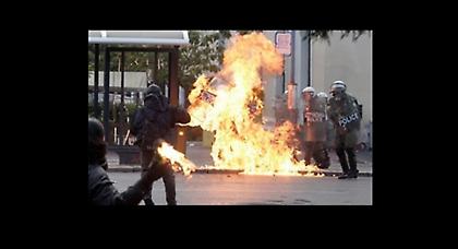 Μολότοφ σε διμοιρία αστυνομικών στα γραφεία του ΠΑΣΟΚ