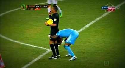 Πανηγύρισε με τον… διαιτητή! (video)