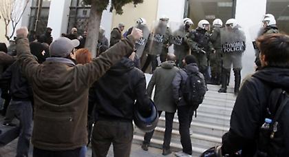 Ένταση στην Ευελπίδων