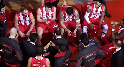 Στο πλευρό των αδελφών Αγγελόπουλων οι παίκτες του Ολυμπιακού