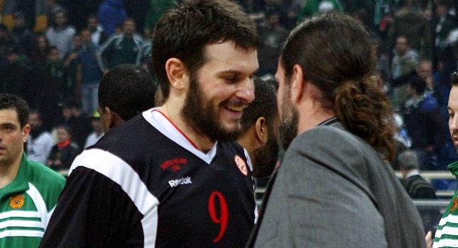 Δεν πληρώνει, αλλά και δεν… εγκαταλείπει Φώτση