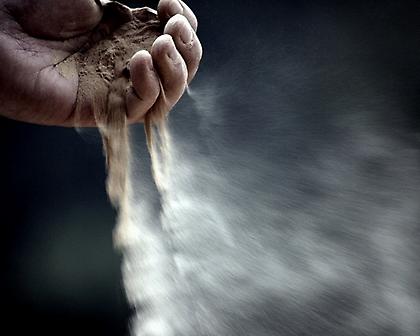 FC: Για ένα ποδόσφαιρο αδειανό