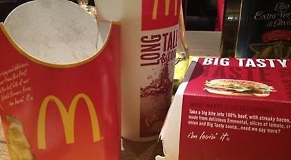 Έπνιξε τον πόνο του στα... McDonald's