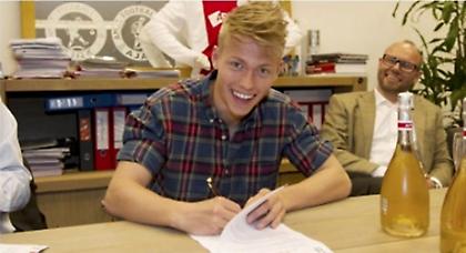 Ανανέωσε με Άγιαξ ο Φίσερ