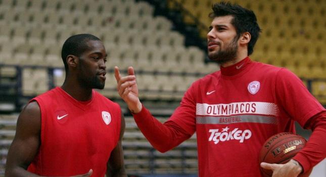 Πέρκινς in, Παπανικολάου out