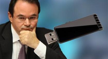 Εξαφάνισε το CD ο Παπακωνσταντίνου μόλις το πήρε στα χέρια του