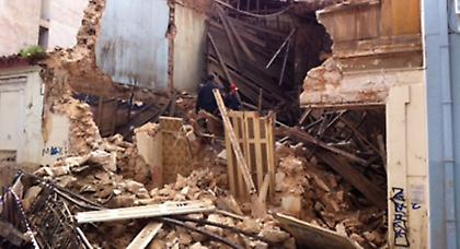 Κατέρρευσε κτίριο στον Άγιο Παντελεήμονα