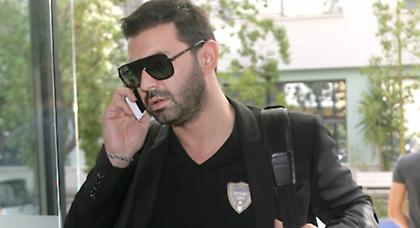 Ξεμπερδεύει με τα παλιά χρέη