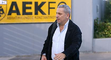Με την πλάτη στον τοίχο…