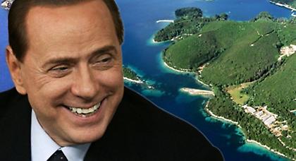 Μπερλουσκόνι: «Ήθελα να αγοράσω ένα Ελληνικό νησί για να σας βοηθήσω»