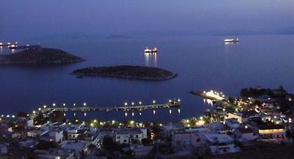 Καταγγελίες για ρύπανση στο λιμάνι της Νέας Περάμου