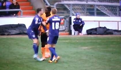 Χτύπημα κάτω από τη ζώνη (video)