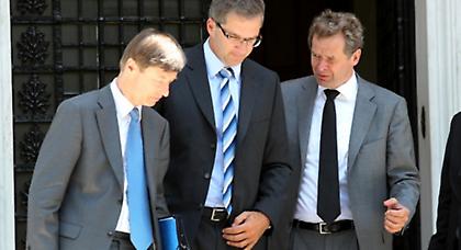 Στο «μάτι» της τρόικας