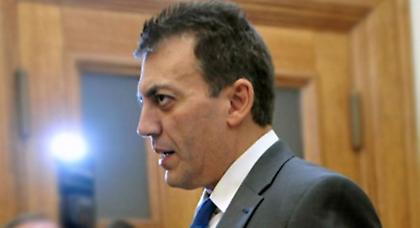 Βρούτσης: «Όχι κάτω από 586 ευρώ»