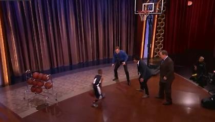 Ο  μικρός που κέρδισε τρεις μεγάλους (video)