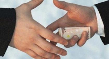 Για δωροδοκία συνελήφθησαν δύο δημόσιοι υπάλληλοι