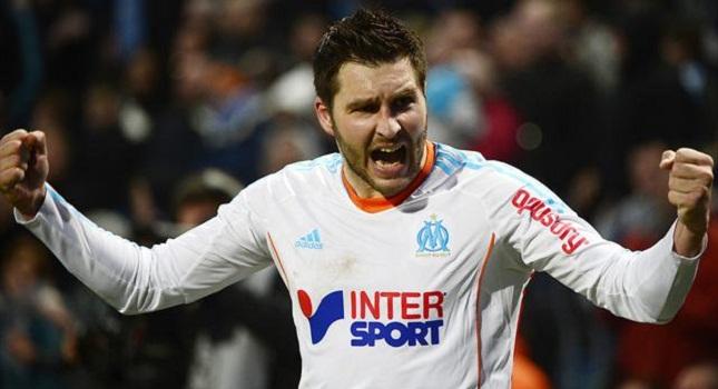 Ανατροπή με τη… σέντρα!