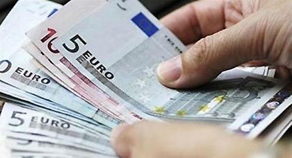 Μείωση μισθού στα 300 ευρώ για να επενδύσουν στην Ελλάδα