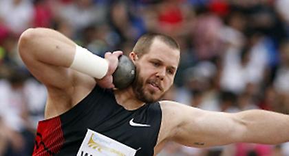 Λες και πετάει… πέτρα