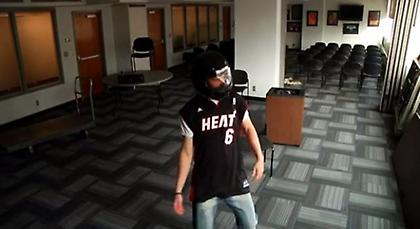 Την «είπαν» στο Μαϊάμι με... αντί-Harlem Shake (video)