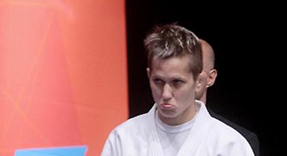 «Τα λέει όπως τη βολεύουν»