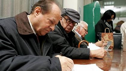 Στην «έξοδο» με 25ετία 250.000 εργαζόμενοι στο Δημόσιο