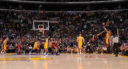 Ο Κόμπι είναι εδώ