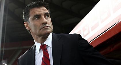 Δεν αρκούν οι δυνάμεις, αλλά μπαίνουν οι βάσεις