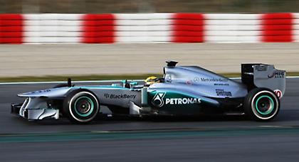Χάμιλτον: «Καλύτερα να οδηγείς για τη Mercedes»