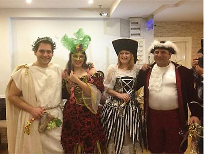 Η Χίος παρουσίασε τα αποκριάτικα έθιμά της στη Σμύρνη