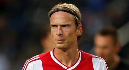 Θέλει να… ντουμπλάρει τους τίτλους