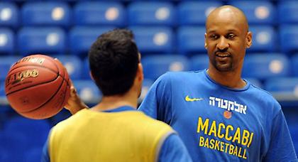 Ανανεώνει με Μακάμπι ο Σμιθ