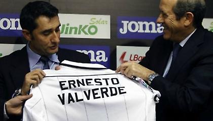Θέλουν να «δέσουν» Βαλβέρδε