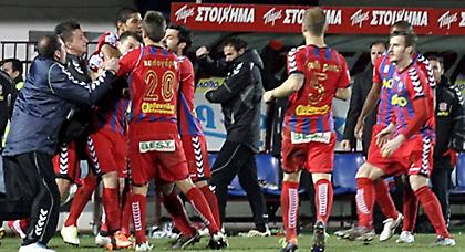 Με απουσίες στον επαναληπτικό