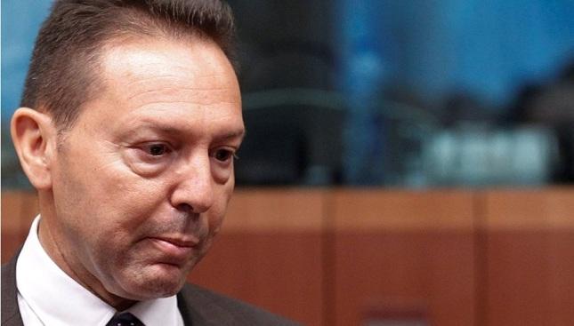 «Γέφυρες» Στουρνάρα για να «χαλαρώσει» η πίεση των ελεγκτών