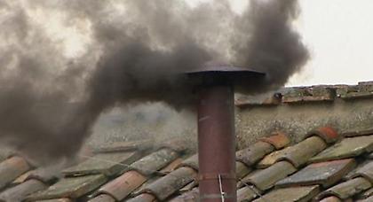Μαύρος καπνός από την Καπέλα Σιστίνα