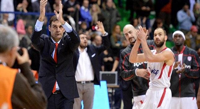 Οι πρωταθλητές δεν ξέχασαν τον κόσμο (video)